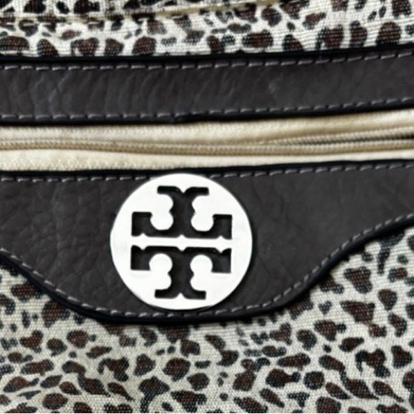 Tory Burch Large Amanda Leather Bag - Picture 12 of 13